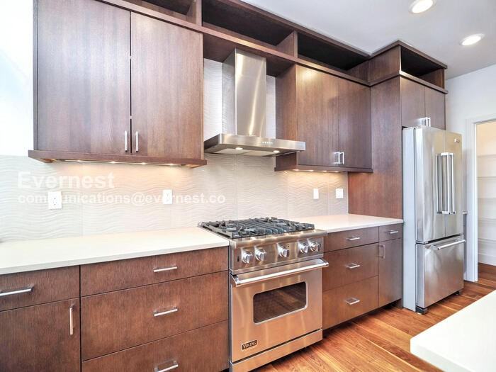 2618 Eastlake Ave E #B - Photo 5 of 37