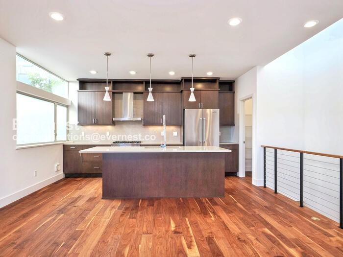 2618 Eastlake Ave E #B - Photo 6 of 37