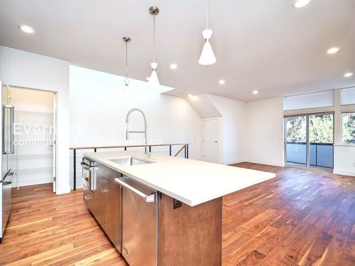 2618 Eastlake Ave E #B - Photo 7 of 37