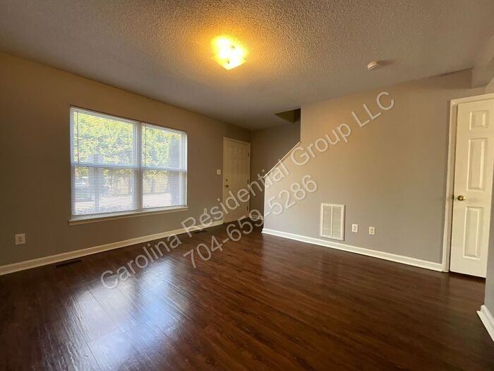 1520 N Main Ave #20 - Photo 3 of 14