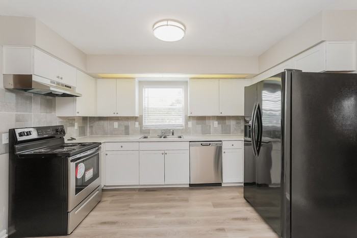 6142 Donegal W - Photo 5 of 11