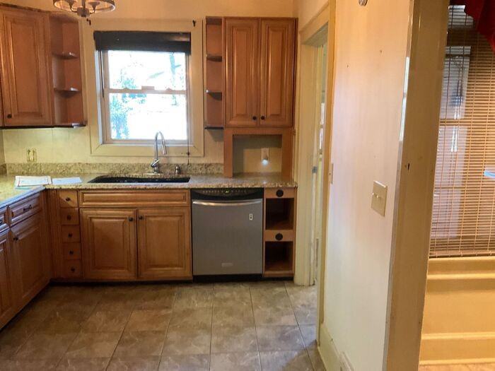 3401 Margrave Rd - Photo 5 of 11