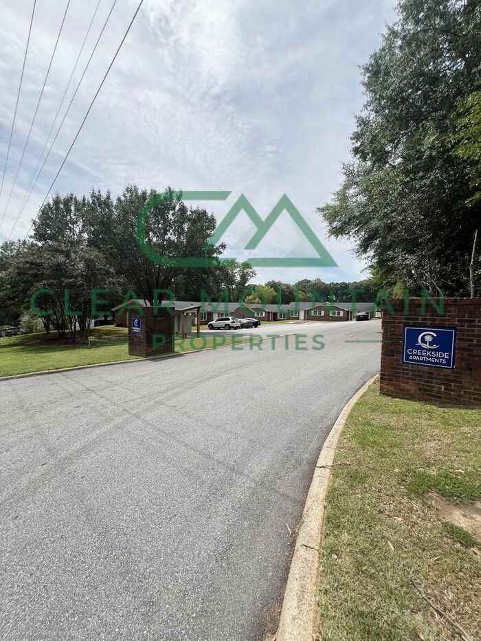 300 Brook Glenn Rd #28