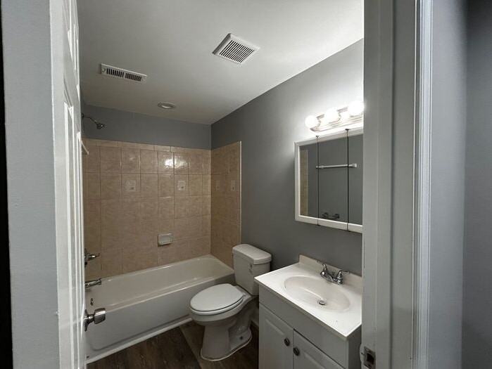 599 N Lakewood Ave - Photo 4 of 12