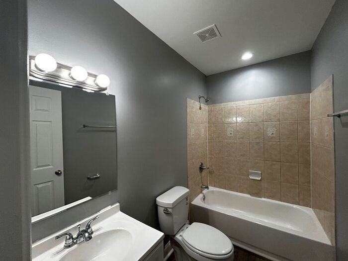 599 N Lakewood Ave - Photo 7 of 12