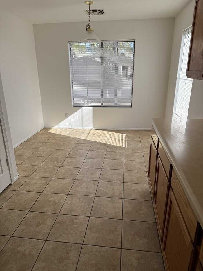 21338 N Keystone Dr - Photo 4 of 17