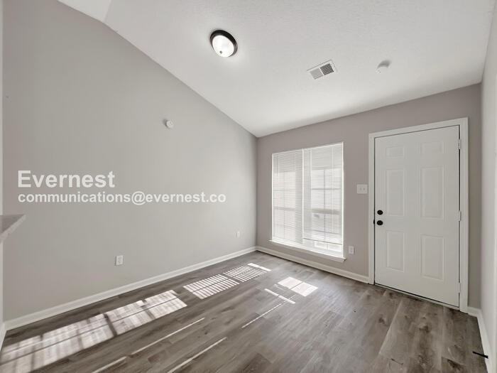 5616 Kaitlyn Dr W - Photo 5 of 15