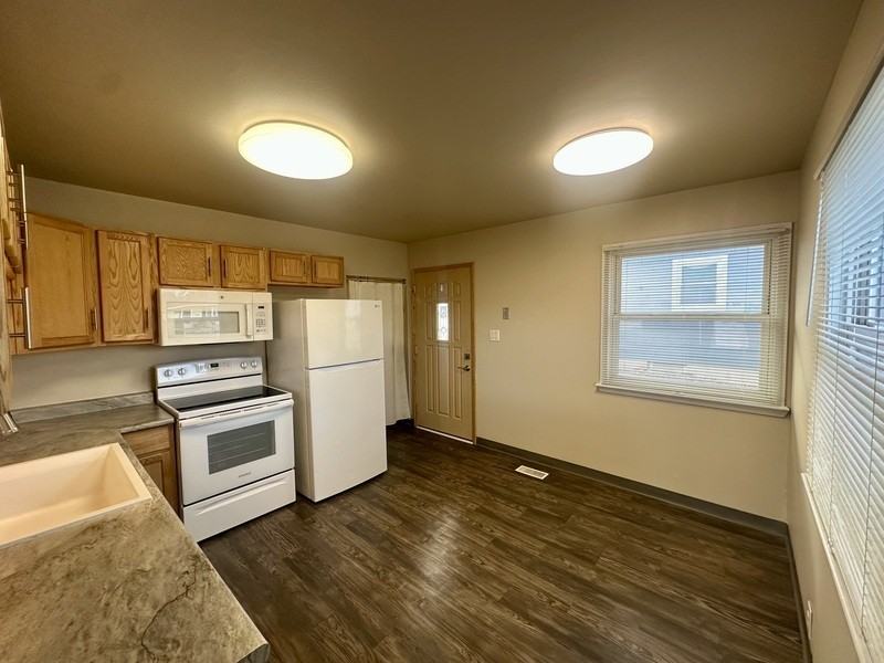 1717 Meadowdale Dr Nw - Photo 4 of 14