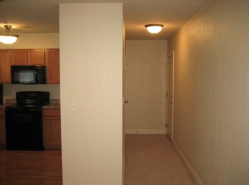 513 Grandview Ct - Photo 4 of 10