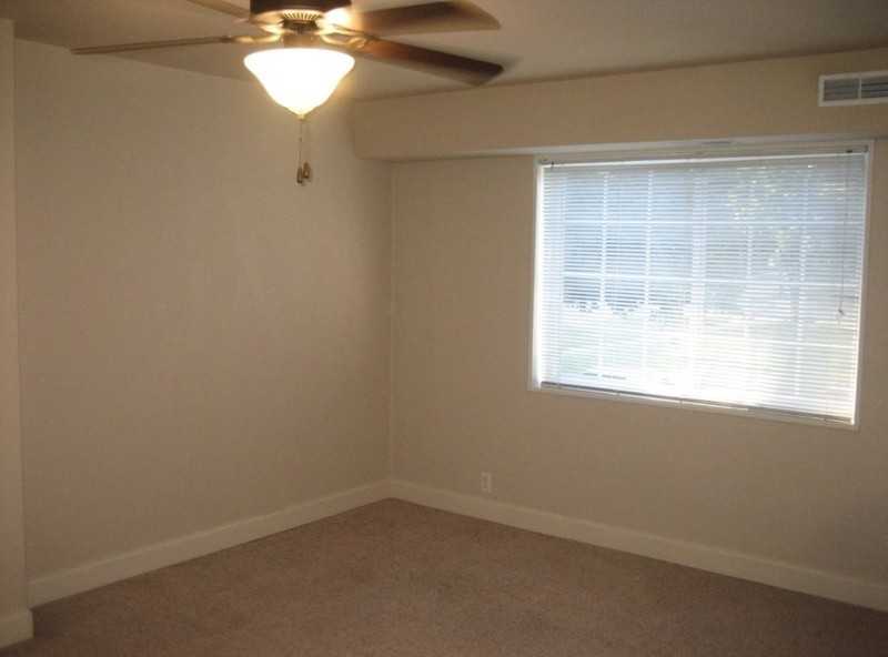 513 Grandview Ct - Photo 5 of 10