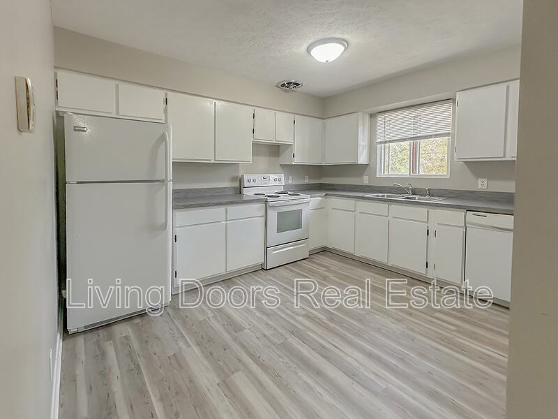 4717 Gladstone St - Photo 2 of 8