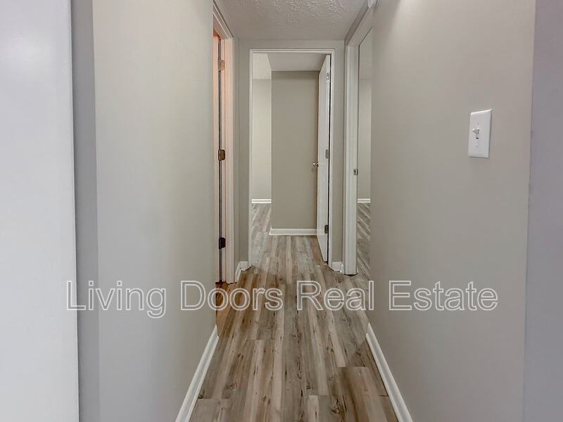 4717 Gladstone St - Photo 3 of 8