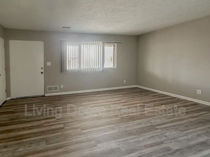 4717 Gladstone St - Photo 4 of 8