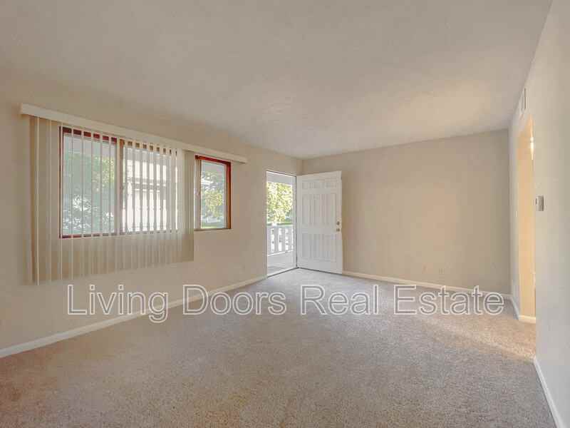 4711 Gladstone St - Photo 6 of 15