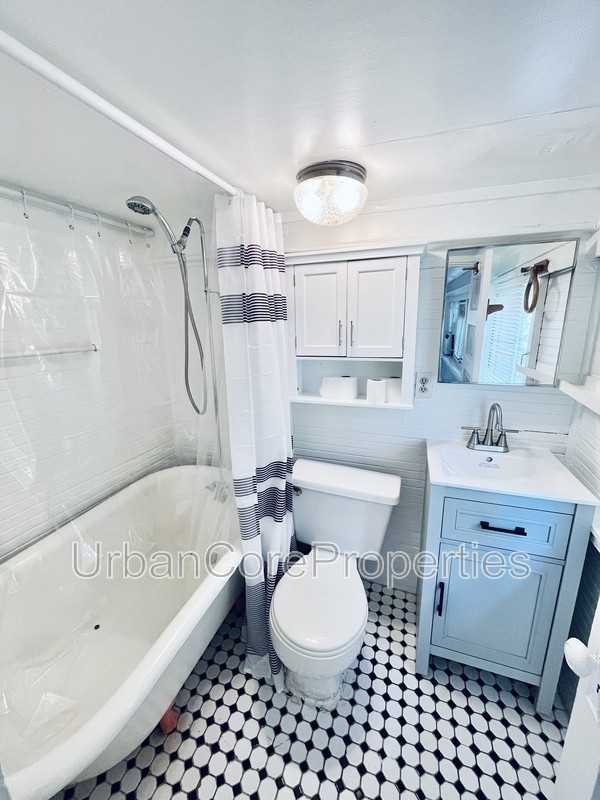 235 7th Ave N #4 - Photo 7 of 7