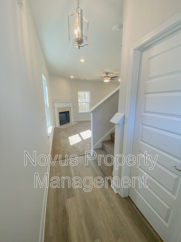 210 Laney Dr - Photo 4 of 27