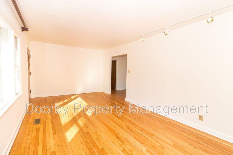 203 Dawn St - Photo 3 of 18