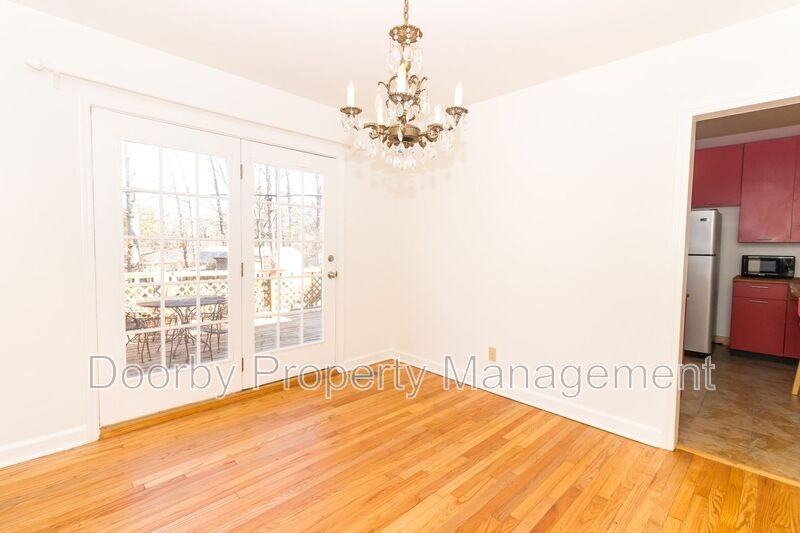 203 Dawn St - Photo 4 of 18