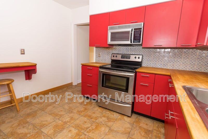 203 Dawn St - Photo 7 of 18