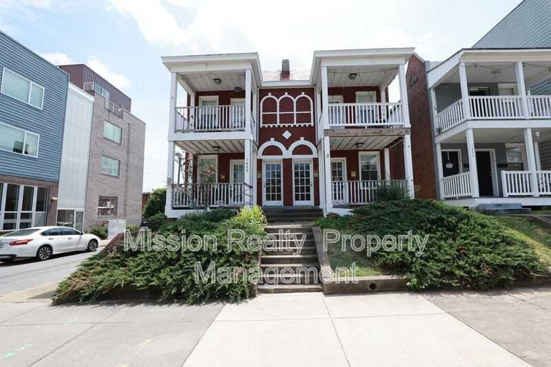 1400 Bainbridge St #B