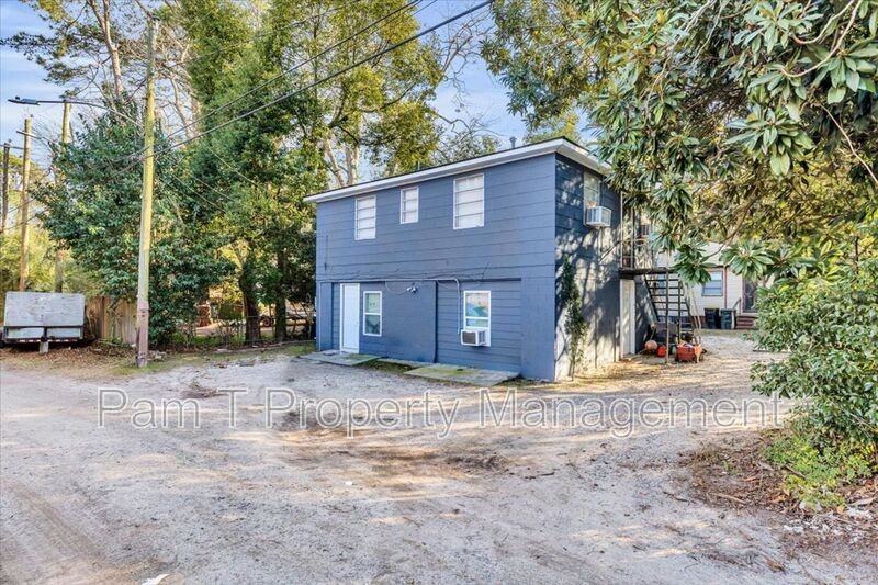 1408 1/2 E 38th St Uppr - Photo 2 of 18