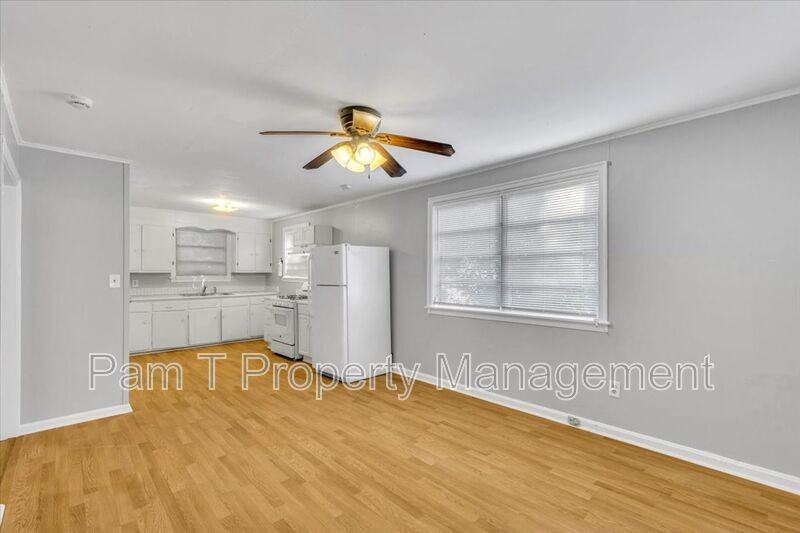 1408 1/2 E 38th St Uppr - Photo 4 of 18