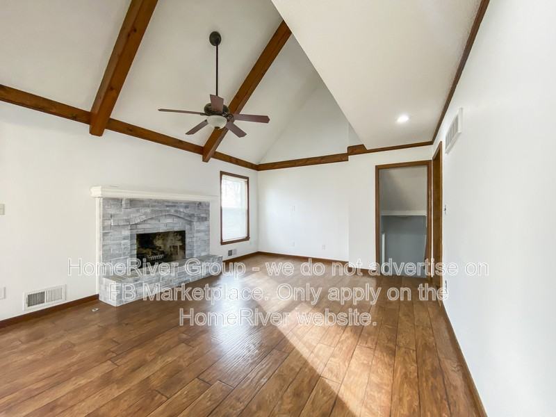 403 Se Richardson Pl - Photo 3 of 28