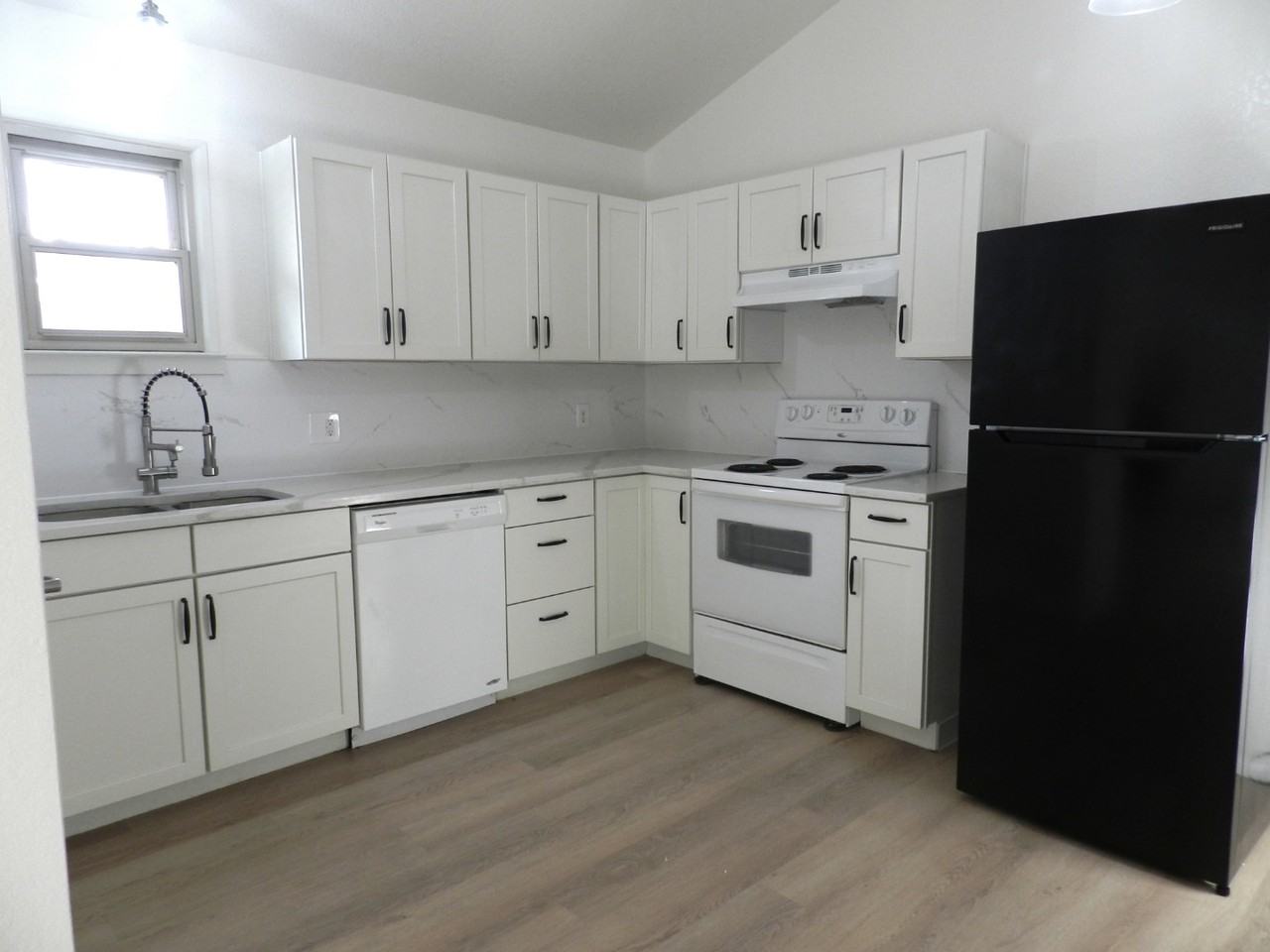2510 E Eastland St - Photo 2 of 18