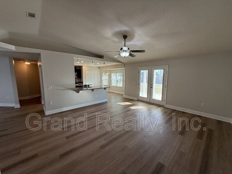 5621 Flume Dr - Photo 3 of 27