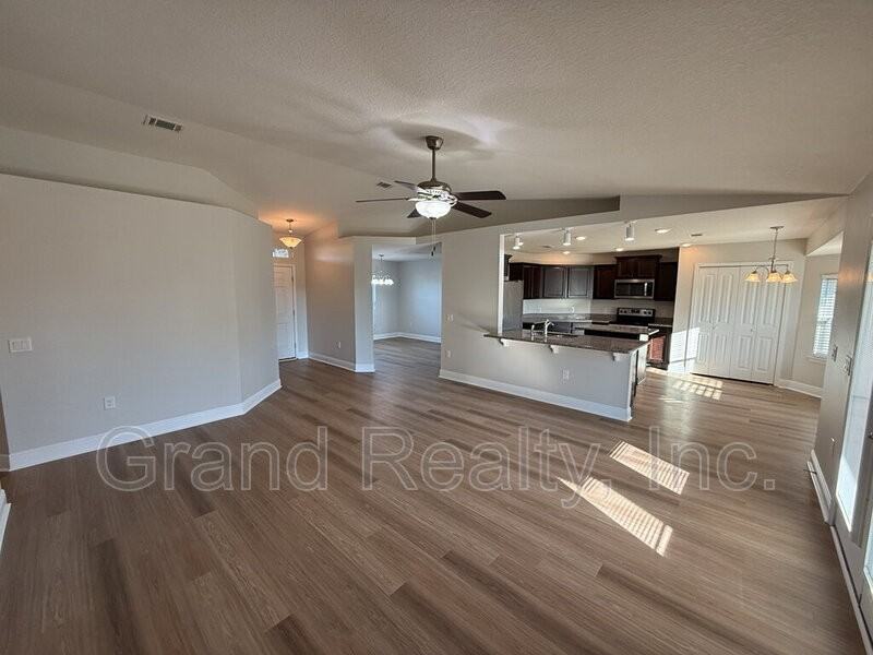 5621 Flume Dr - Photo 5 of 27