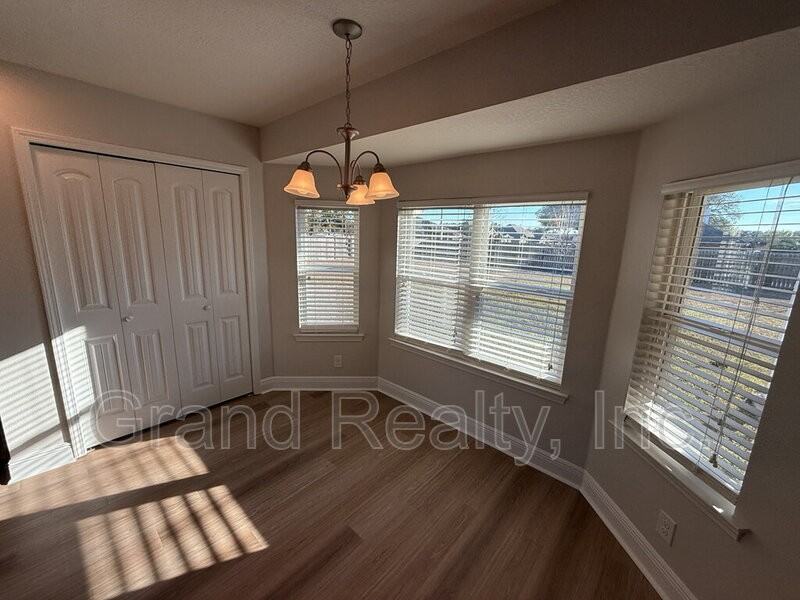 5621 Flume Dr - Photo 6 of 27