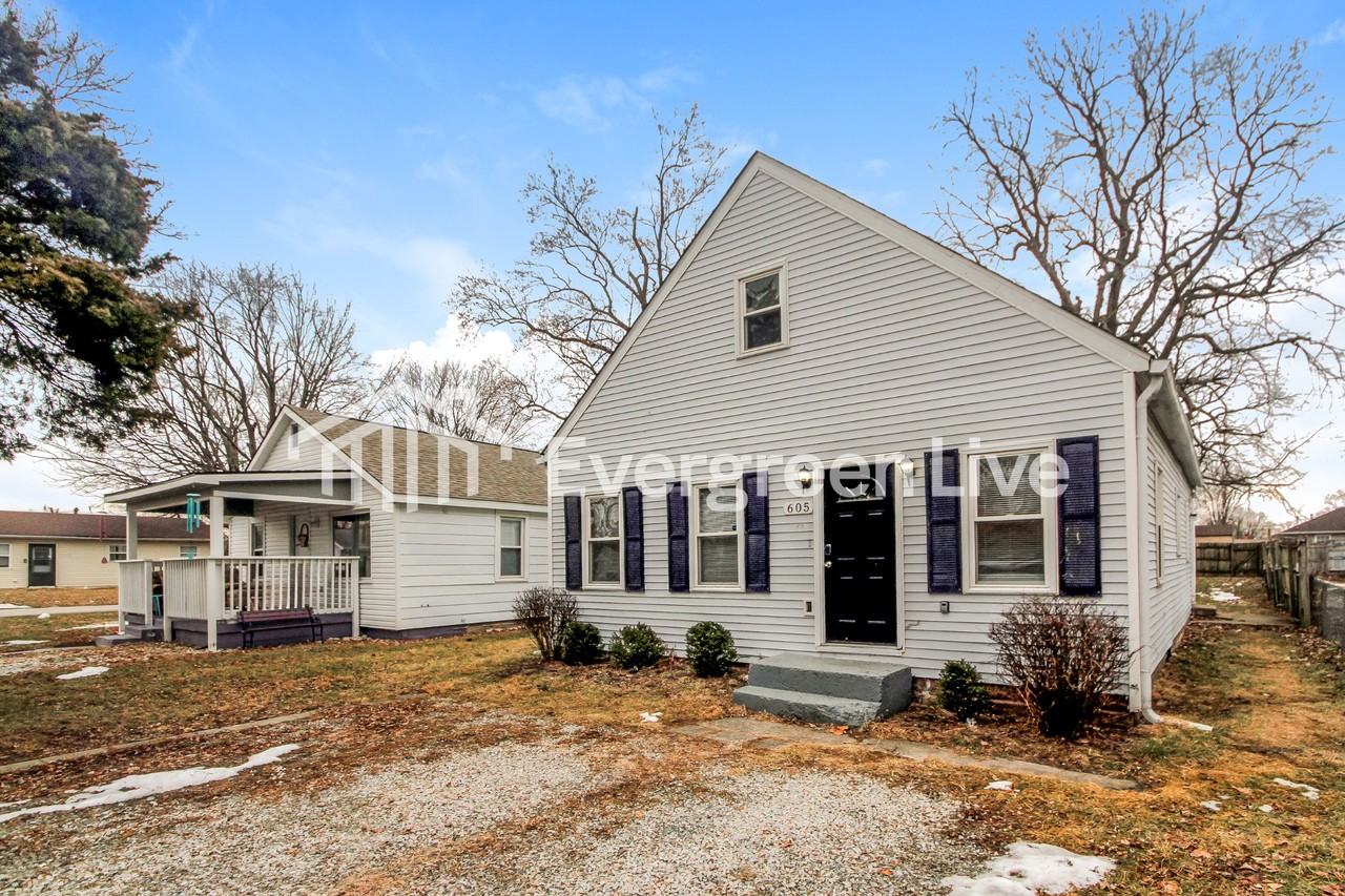 605 S Mickley Ave - Photo 2 of 15