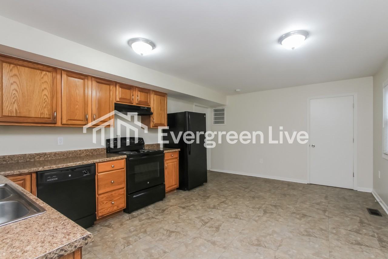 605 S Mickley Ave - Photo 5 of 15