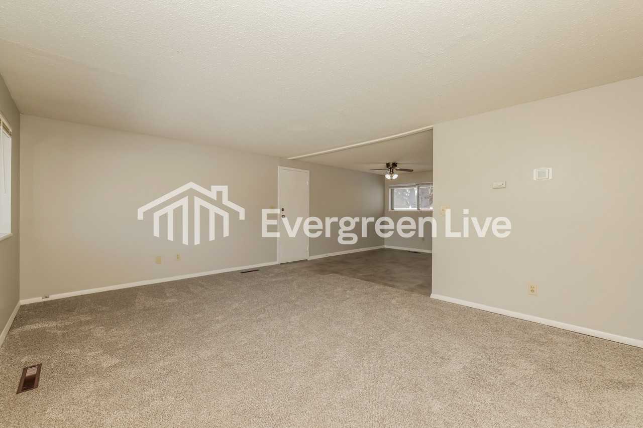 2162 Burnside Dr - Photo 4 of 15