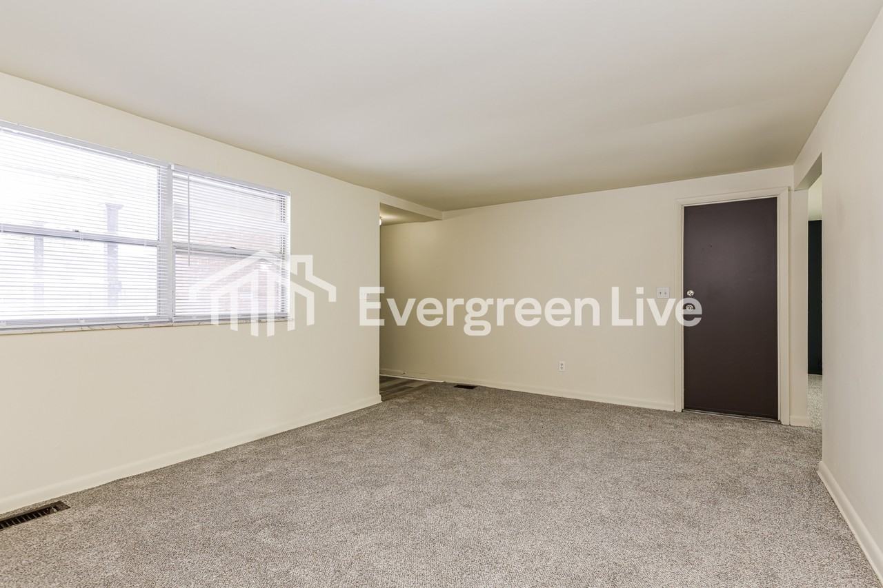 6514 Longford Rd - Photo 4 of 15