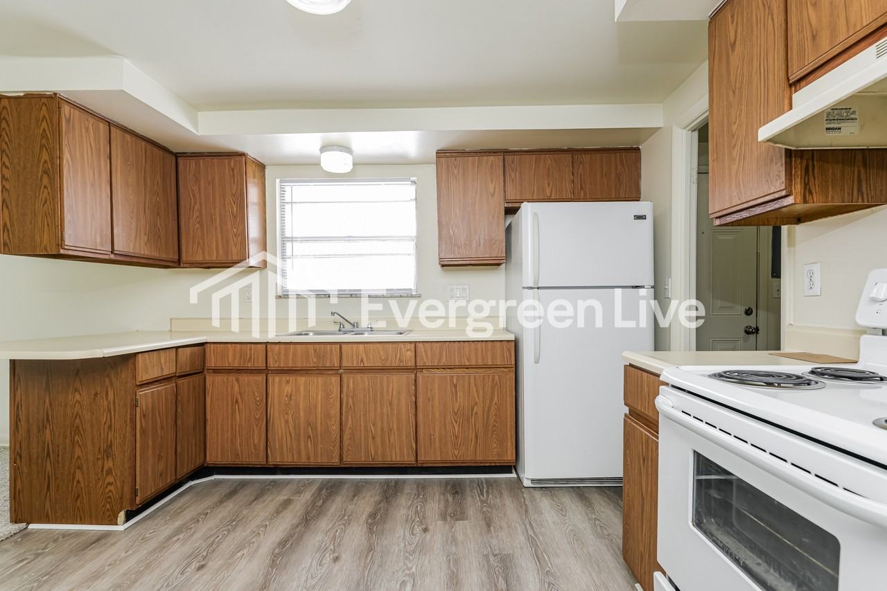 6514 Longford Rd - Photo 6 of 15