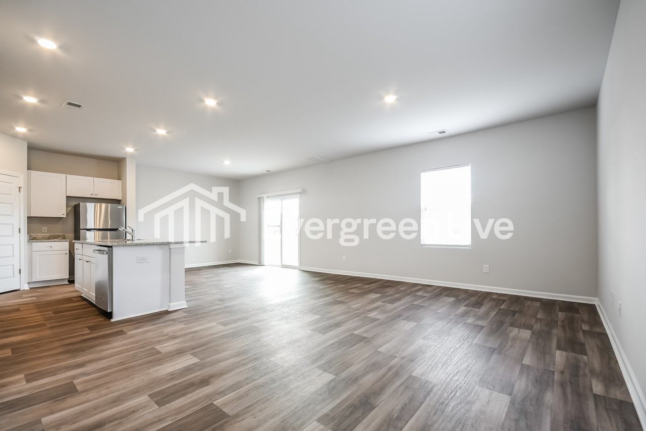 376 Pine Crest View Dr - Photo 4 of 16