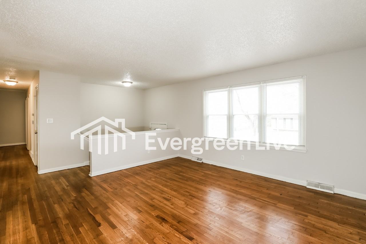 3303 E 106th Ter - Photo 3 of 15