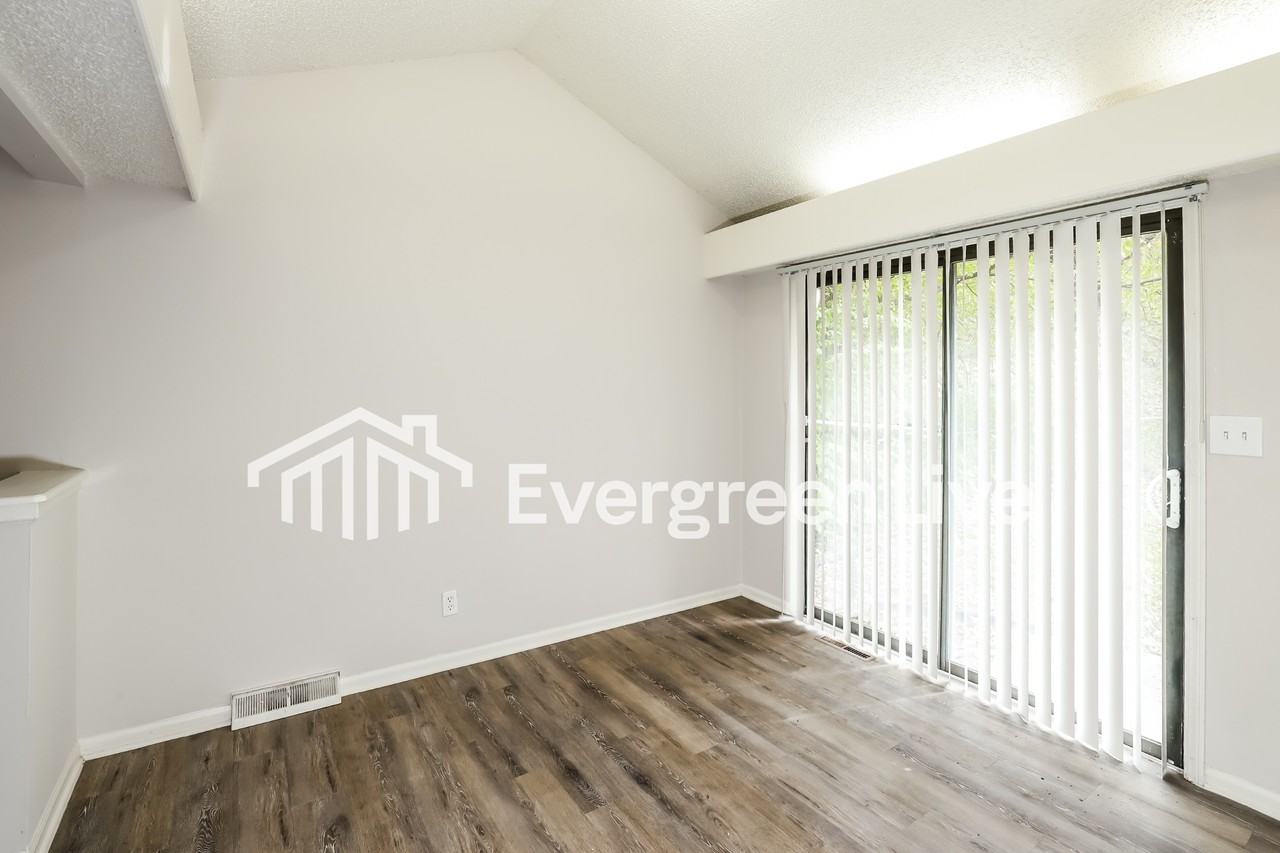 3303 E 106th Ter - Photo 4 of 15