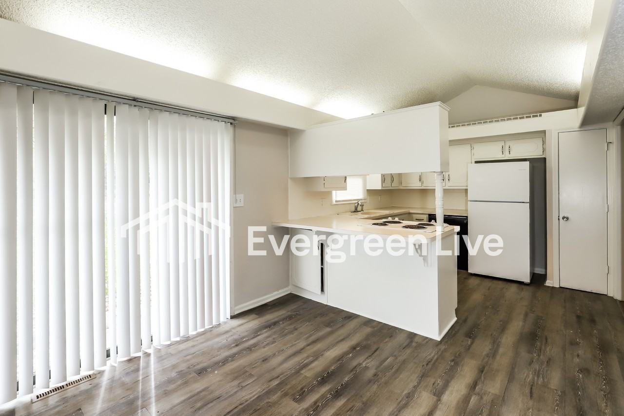 3303 E 106th Ter - Photo 5 of 15