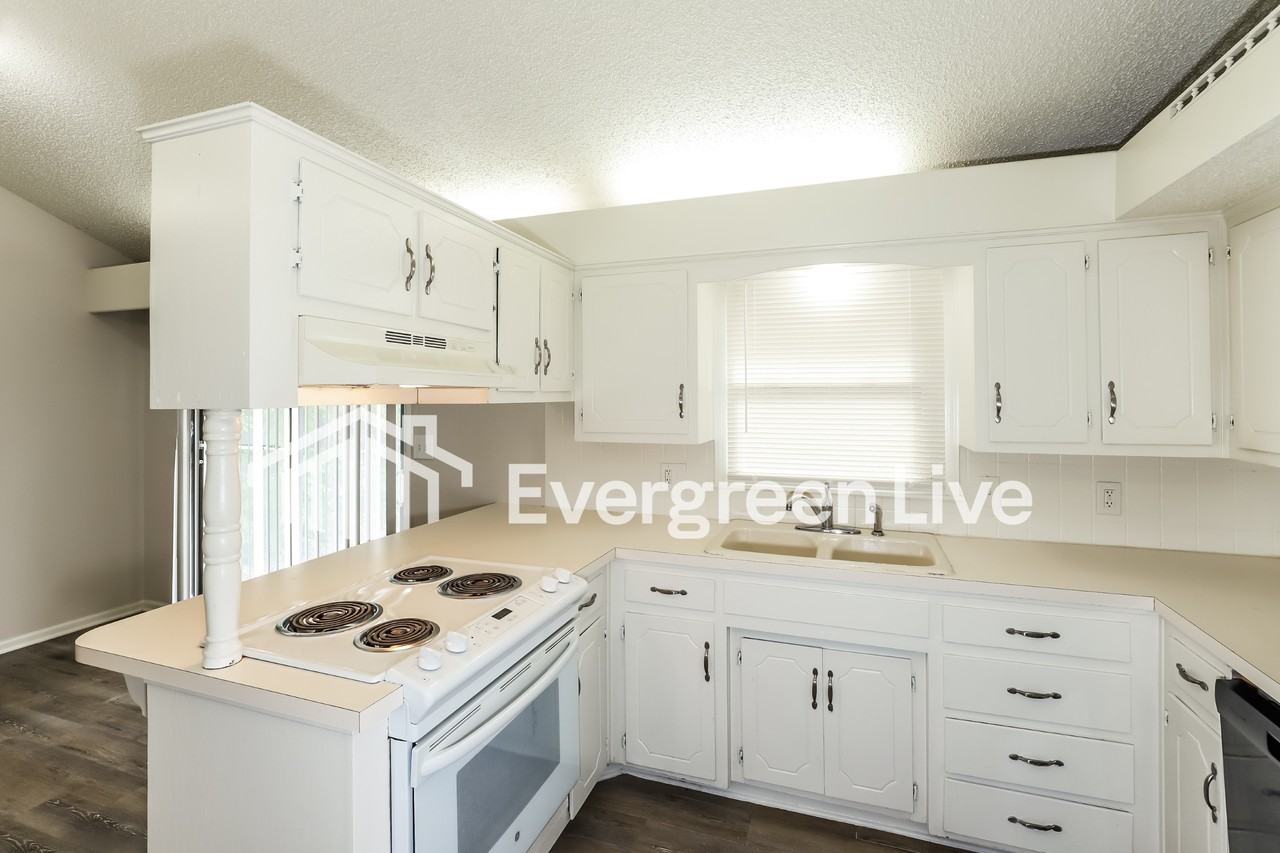 3303 E 106th Ter - Photo 6 of 15