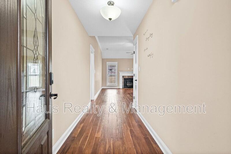 1725 Autumnwood Blvd - Photo 2 of 32