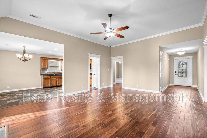 1725 Autumnwood Blvd - Photo 5 of 32