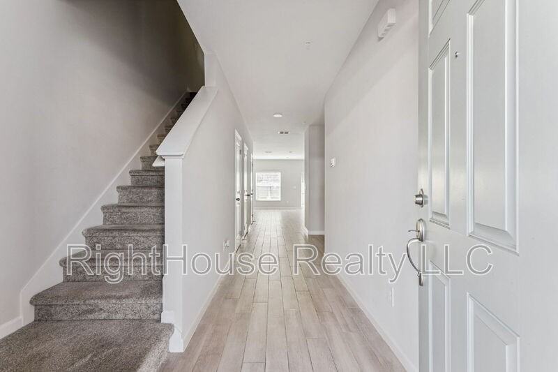 141 Cape Honeysuckle Pl - Photo 4 of 20