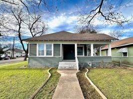 featured image of 1827B Proctor Ave