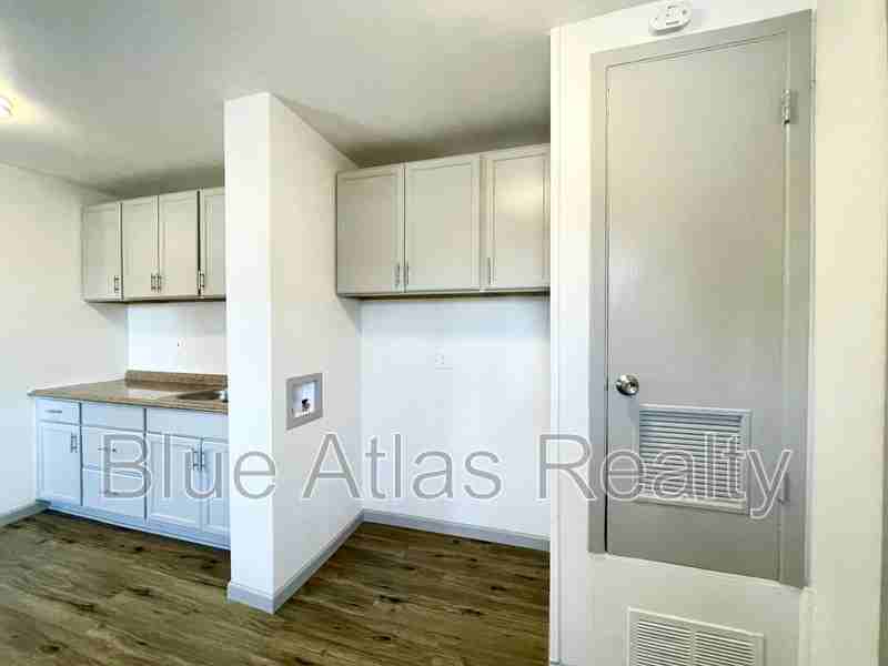 2037 Beaumont St - Photo 3 of 13