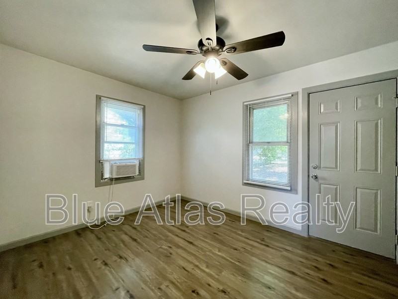 2037 Beaumont St - Photo 4 of 13