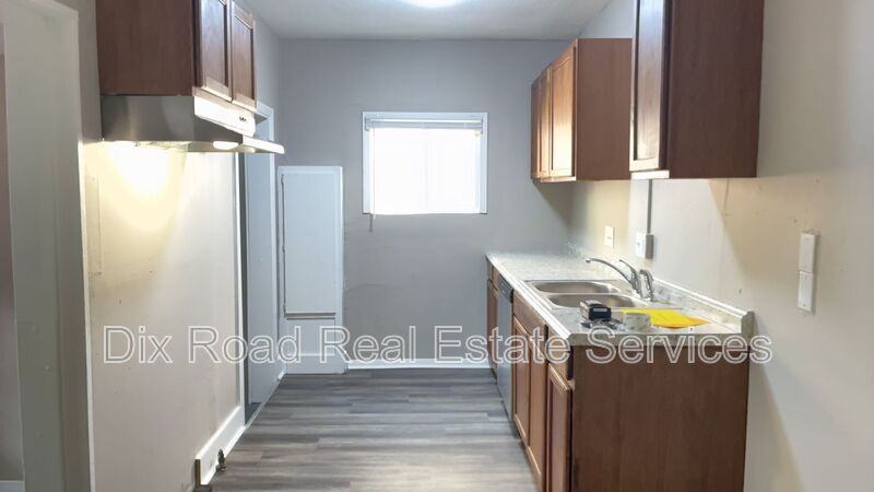 339 S 11th St - Photo 3 of 14