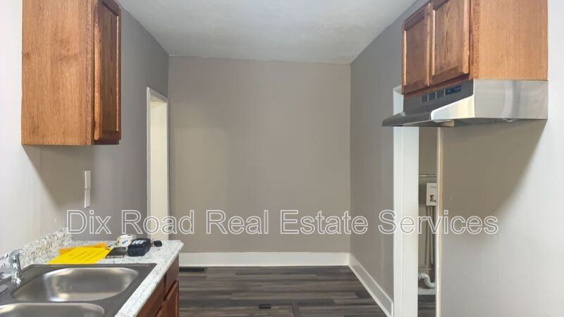 339 S 11th St - Photo 4 of 14