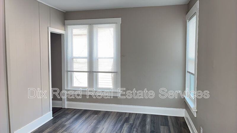 339 S 11th St - Photo 5 of 14